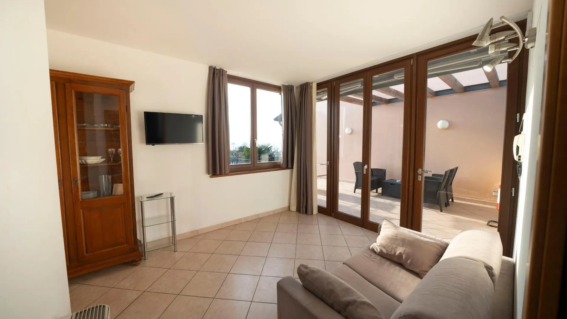 Appartamento Vista Lago Con Terrazza Lazise Italy
